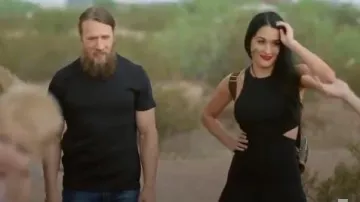 La belladone Midi Robe portée par Nikki Bella dans le Total des Bellas Belladone Midi Robe