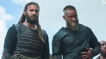 Bjorn Ironside's (Alexander Ludwig) black fur in Vikings 5x08