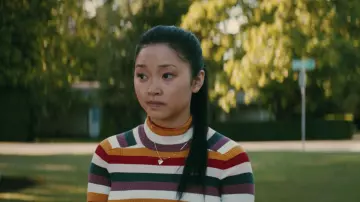 Le t-shirt rayé de Lara jean (Lana Condor) dans A tous les garçons que j’ai aimés