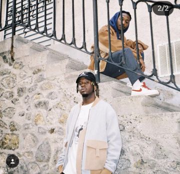 El par de zapatillas Nike del amigo de Josman en una foto promocional