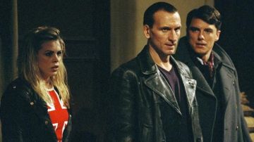 Long Manteau Gris porté par le Capitaine Jack Harkness (John barrowman a fait) dans Doctor Who (S01E09)