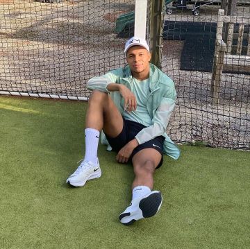 The Nike windproof green of water carried by Kylian Mbappé on his account Instagram @k. mbappe on 4 may 2020