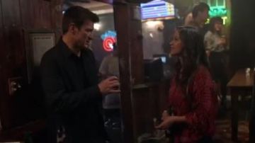 Chemise à carreaux portée par Lucy Chen (Melissa O'Neil) dans La première Saison 2 Épisode 19