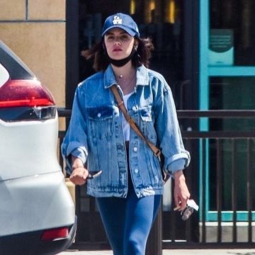 New Era Los Angeles Dodgers League Essential usado por Lucy Hale Los Angeles 4 de mayo de 2020