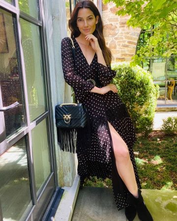 Pinko Love Fringed Cross­body Bag worn by Lily Aldridge Instagram May 5, 2020