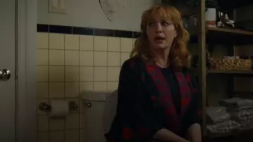 Botan­i­ca Flo­ral-Print Robe worn by Beth Boland (Christina Hendricks) in Good Girls Season 3 Episode 11