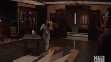 Lavé à la Cravate à la Taille des Jeans portés par Mary Hamilton (Nicole Kang) dans Batwoman Saison 1 Épisode 18