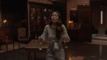 Jaune Rayé Chandail porté par Mary Hamilton (Nicole Kang) dans Batwoman Saison 1 Épisode 18