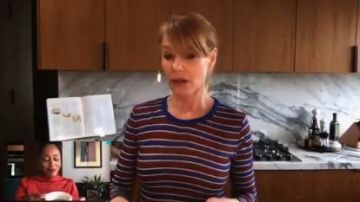 Rayé à Manches Longues portées par Lisa Benner (Marg Helgenberger) dans Toute la Remontée de la Saison 1 Épisode 21