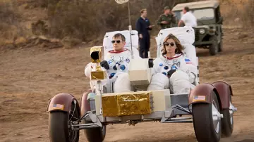 Las gafas de sol piloto originales de American Optical de Edward Baldwin (Joel Kinnaman) en For All Mankind (Temporada 1)