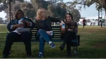 Cash­mere Pullover worn by Annie Marks (Mae Whitman) in Good Girls Season 3 Episode 11