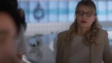 Ribbed Stripe Pullover worn by Kara Danvers (Melissa Benoist) in Supergirl Season 5 Episode 17