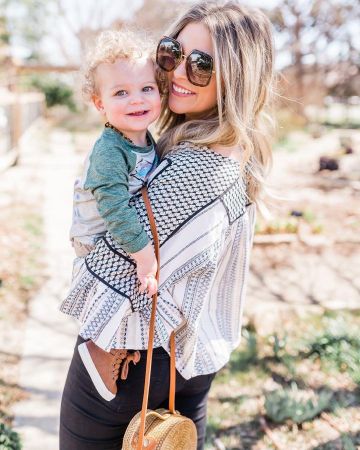 Rat­tan Cross­body Bags of Ashlee Nichols on the Instagram account @ashleeknichols