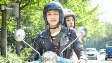 The black leather jacket worn by Yun Tae-(y)o (Ji Soo) in My First First Love (Season 1)