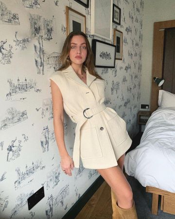 The jacket Becker Ba&sh Carla Ginola on his account Instagram @carla_ginola