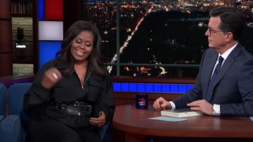 Cinturón de cuero negro usado por Michelle Obama en The Late Show con Stephen Colbert