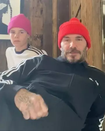 The jacket survètement Adidas black David Beckham on his account Instagram @davidbeckham