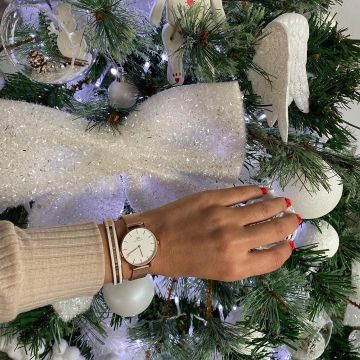 The watch Daniel Wellington range by Coralie Porrovecchio on his account Instagram @porrovecchiocoralie