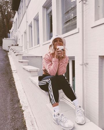 Adidas Black Jog­gers of Kemper on the Instagram account @joandkemp