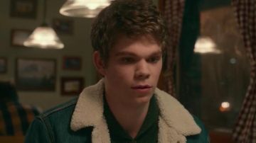 The cardigan green open neck of Paul Munsky (Daniel Diemer) in If you only knew...