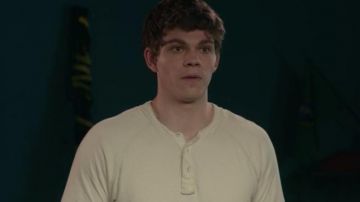 Polo white long sleeved Paul Munsky (Daniel Diemer) in If you only knew...