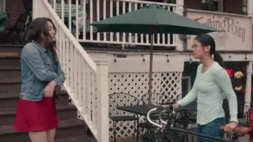 The red dress of Aster Flores (Alexxis Lemire) in If you only knew...