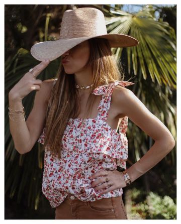 La pantalon marron Mango porté par Cindy sur son compte Instagram @boho_addict