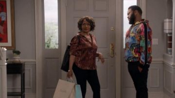 Imprimé serpent Chemisier porté par Ruby (Jenifer Lewis) en black-ish Saison 6 Épisode 23