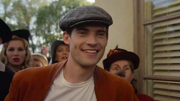 The grey cap speckled Jack Castello (David Corenswet) in Hollywood (S01E01)