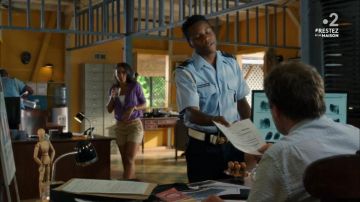 The plaid shirt purple DS Florence Cassell (Josephine Jobert) in Murder in paradise (S07E03)