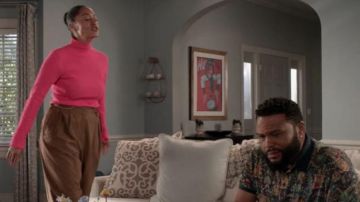 Tan Cargo Pantalon porté par arc-en-ciel Johnson (Tracee Ellis Ross), en black-ish Saison 6 Épisode 23