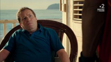 The polo blue worn by the Inspector-in-chief Jack Mooney (Ardal O'hanlon) in Murder in paradise (S07E03)