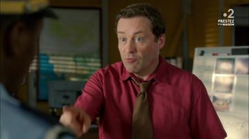 The red shirt wine range by the Inspector-in-chief Jack Mooney (Ardal O'hanlon) in Murder in paradise (S07E03)