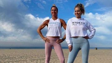Bleu Recadrée Leggings portés par D. J. Tanner-Fuller (Candace Cameron Bure) en plus complète de la Maison