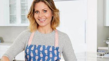 Delantal de ruffle bib de primavera de día usado por D.J. Tanner-Fuller (Candace Cameron-Bure) en Fuller House