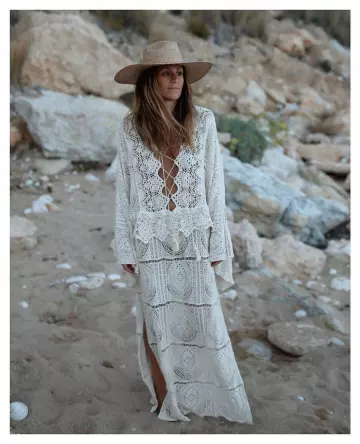 The open-knit dress from Cindy on his account Instagram @boho_addict