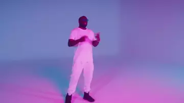 Les chaussures Adidas Yeezy portées par Maître Gims dans son clip 10/10 avec Dadju & Alonzo