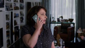 iPhone de Apple utilizado por Rebecca (Rachel Dratch) en Wine Country