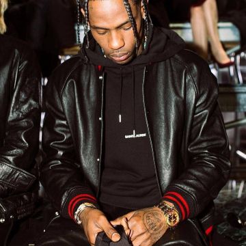 La sudadera de Saint Laurent que travis scott lleva en la cuenta de Instagram de @travisscottdagoat 