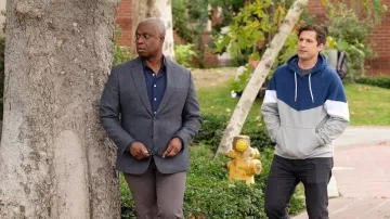 The sweatshirt hoody Jake Peralta (Andy Samberg) on Brooklyn Nine-Nine (S06E13)