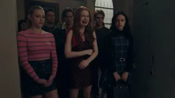 Noir Sac Fourre-tout porté par Veronica Lodge (Camila Mendes) à Riverdale Saison 4 Épisode 19
