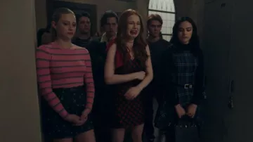 Top de manga larga a rayas usado por Betty Cooper (Lili Reinhart) en Riverdale Temporada 4 Episodio 19
