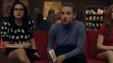 Suéter floral de manga corta usado por Veronica Lodge (Camila Mendes) en Riverdale Temporada 4 Episodio 19