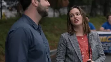 Surdimensionné Tigre t-shirt porté par Angie d'Amato (Leighton Meester), en les Parents Célibataires Saison 2, Épisode 20