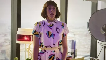 Le robe Ba&sh de Carmen (Paula Malia) dans Valeria (S01E01)