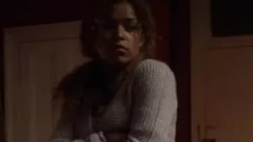 Evie (Antonia Thomas) Long Grey Vest in Lovesick (S01)