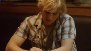 Camisa de manga corta a cuadros de Dylan (Johnny Flynn) en Lovesick