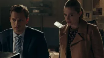 Chaqueta de lana zip usada por Betty Cooper (Lili Reinhart) en Riverdale Temporada 4 Episodio 19