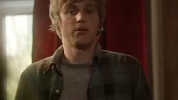 Camisa a cuadros de Dylan (Johnny Flynn) en Lovesick