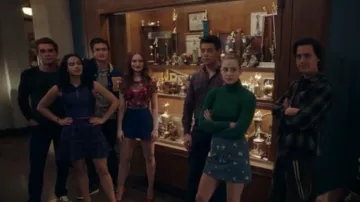 Camiseta Daisy Mesh usada por Cheryl Blossom (Madelaine Petsch) en Riverdale Temporada 4 Episodio 19